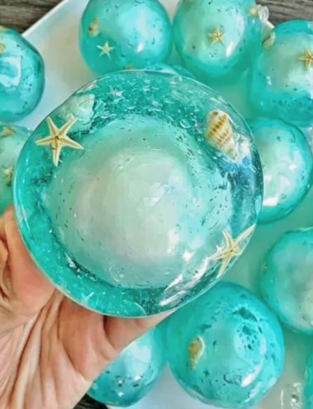 Ocean crunch cracking ball